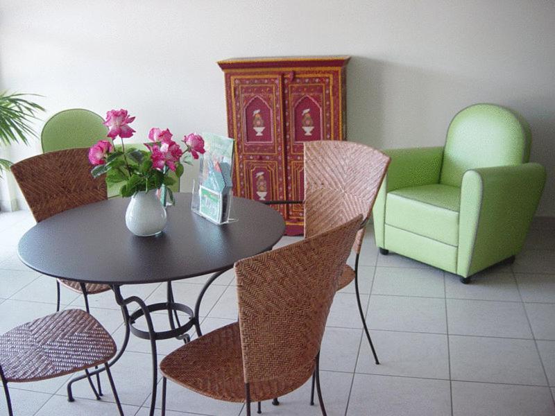 Home Du Buisson Hotel Des Familles Isle 외부 사진